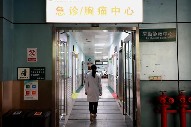 120急救医生素颜堪比宋慧乔：见过生死 珍惜幸福