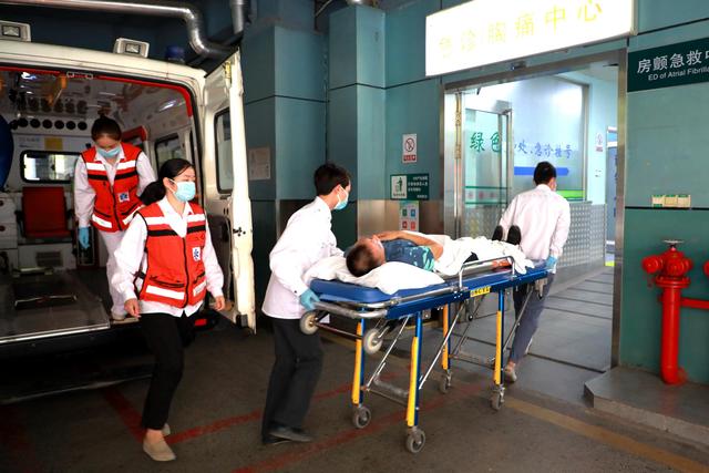 120急救医生素颜堪比宋慧乔：见过生死 珍惜幸福