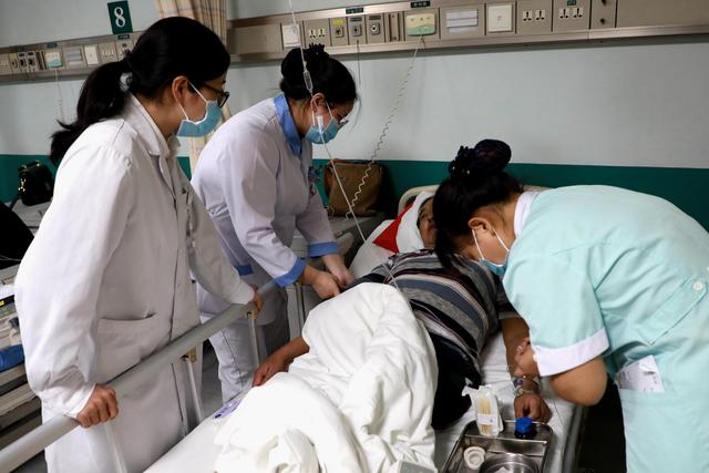 120急救医生素颜堪比宋慧乔：见过生死 珍惜幸福