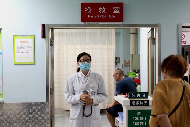 120急救医生素颜堪比宋慧乔：见过生死 珍惜幸福